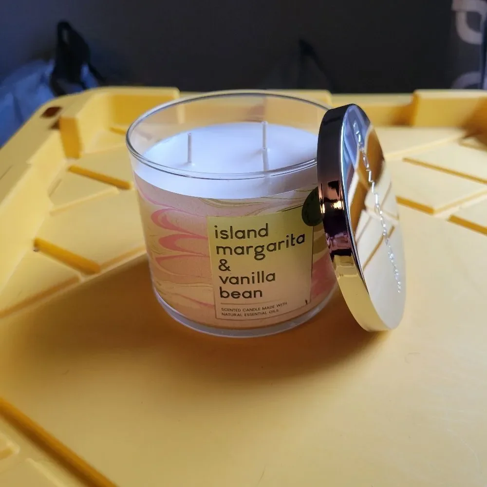 Bath and Body Works Island Margarita & Vanilla Bean 3-Wick Candle